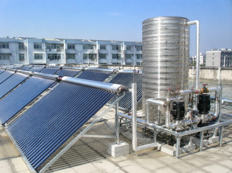 东西湖区商用大容量真空管太阳能热水系统